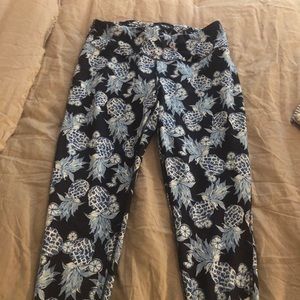 Crown & Ivy athletic leggings. Lg